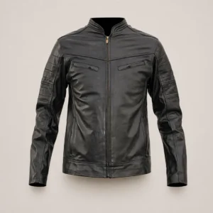 Chamarra de cuero negra para hombre, estilo biker, con cierre frontal, cuello mao y bolsillos con cremallera.